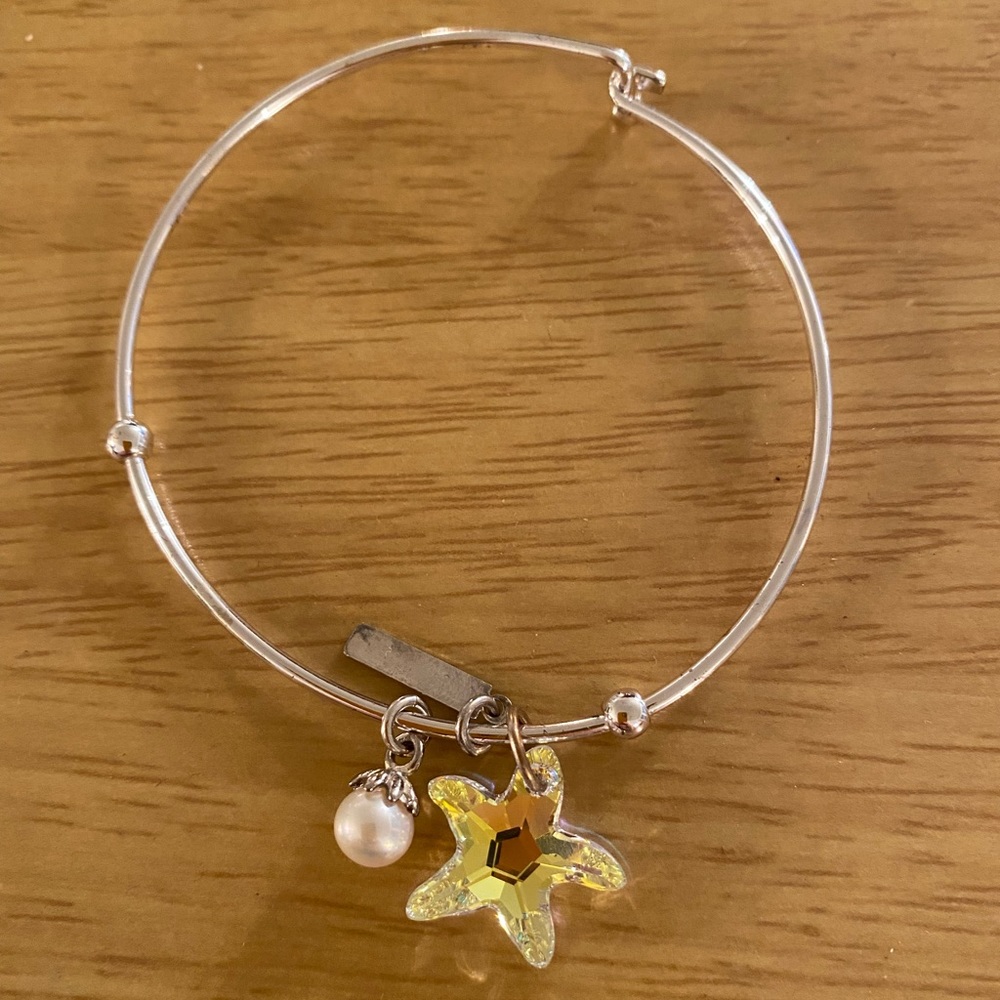 Vantel Pearls bangle bracelet with white pearl